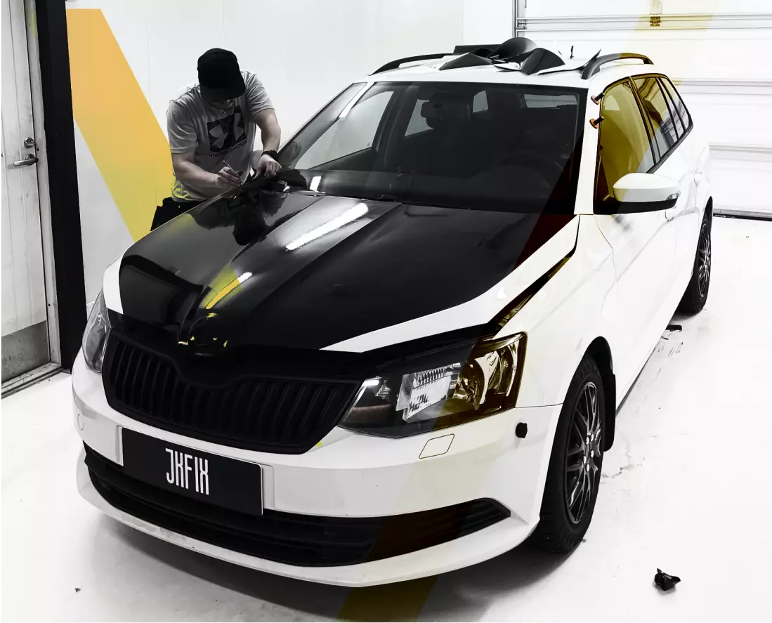 Jan Karhapää ja auto